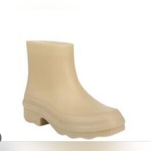 Size8 Vince Women’s Beige Chunky Rain Ankle Boots Retail 225$